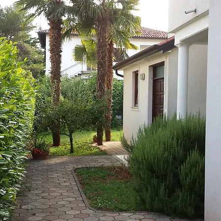 Lana Apartment *