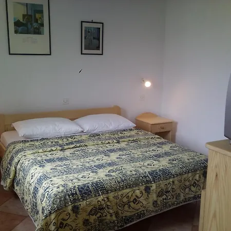 Lana Apartment *